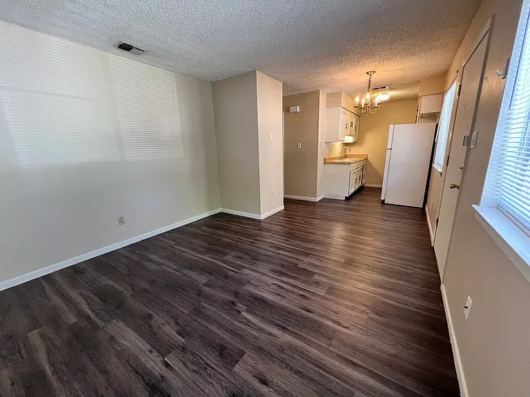 828 Burleson St #B — Photo 3