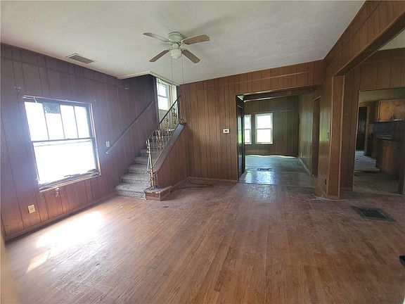 3rd image of 1015 Main St