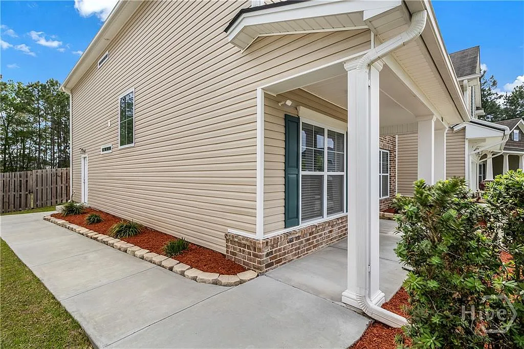 5 bed, 4.5 bath, 4450 sqft, $3,475 — Photo 3