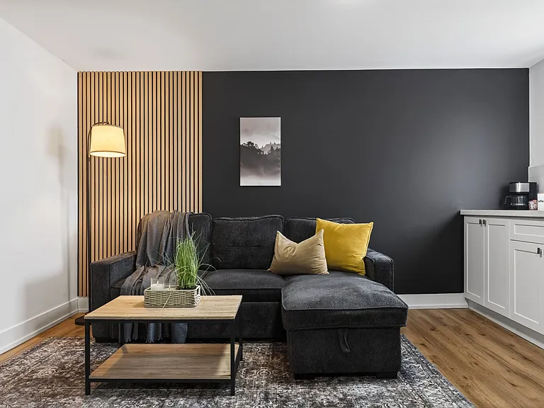610 King St E #1 — Photo 5
