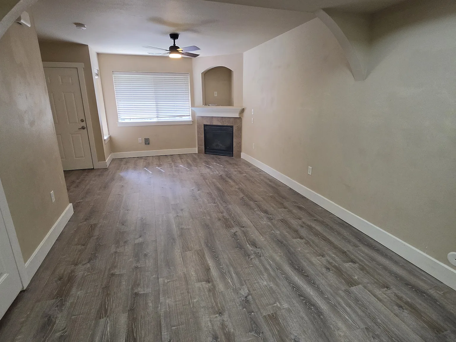 2 bed, 2.5 bath, 1136 sqft, $1,580 — Photo 3