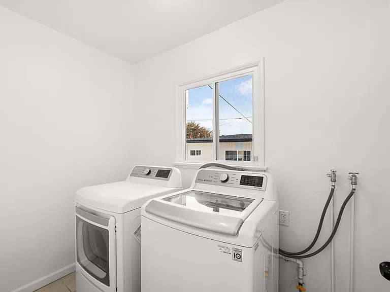 424 Locust St — Photo 16