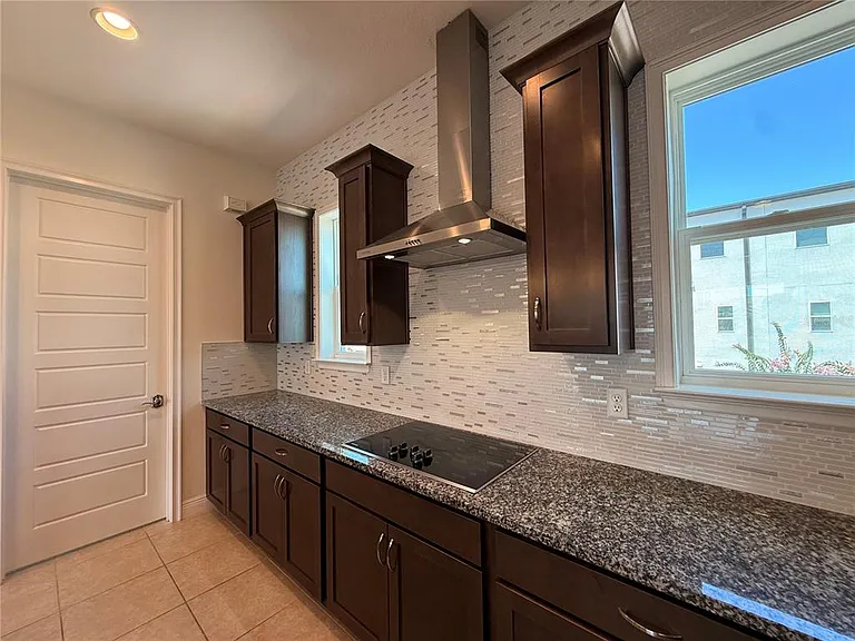 13641 Larkton Ln — Photo 15