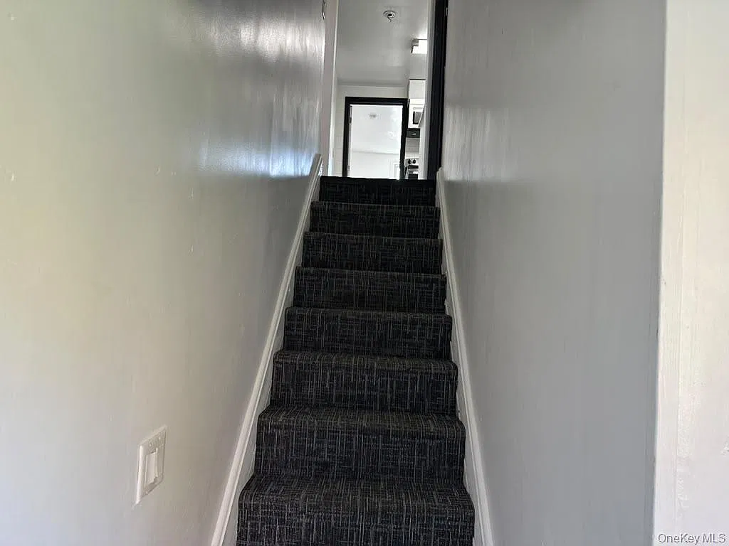 4 bed, 2.0 bath, 2815 sqft, $3,950 — Photo 2
