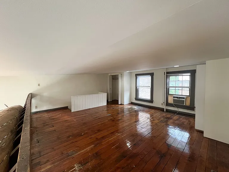 1317 Main St — Photo 11