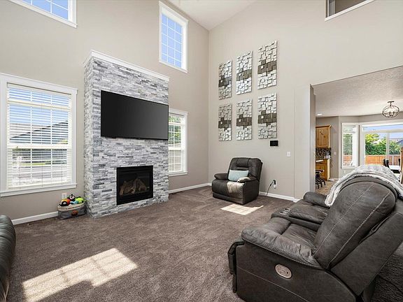 4th image of 6212 Balmoral Ct