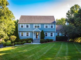 12 Peachtree Dr, Cortlandt Manor, NY 10567