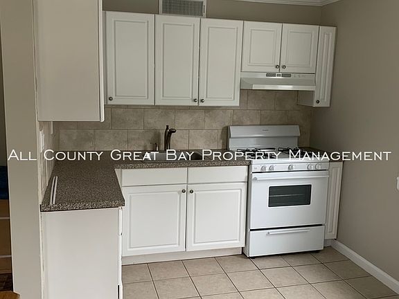 2nd image of 60 Cedar Ct APT 2