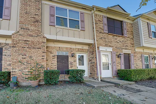 633 Carriagehouse Ln Photo 1
