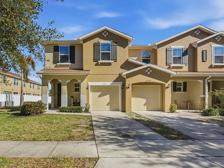 Crown Haven Dr — Photo 37