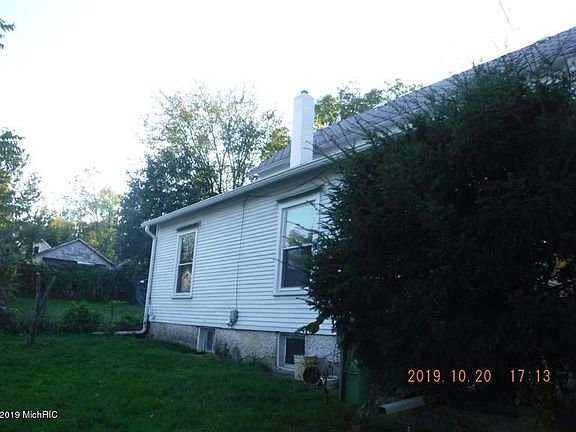 3rd image of 101 Burnham St W