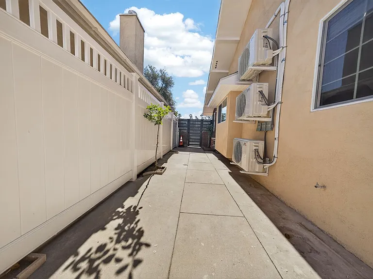 327 Vine St — Photo 42