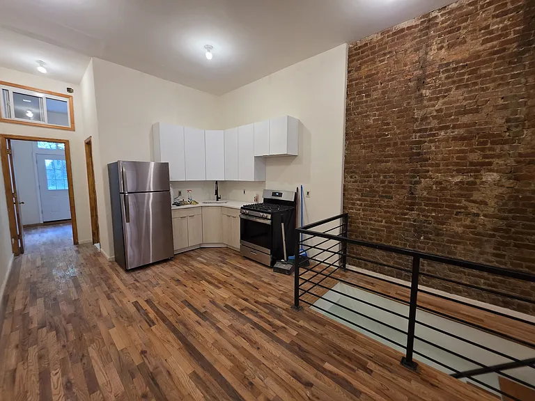 84 George St #1R — Photo 12