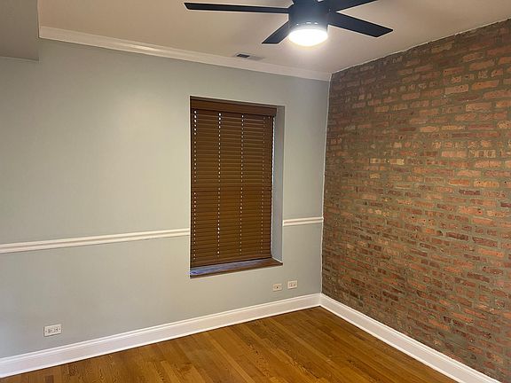3rd image of 7656 N Greenview Ave Unit 1