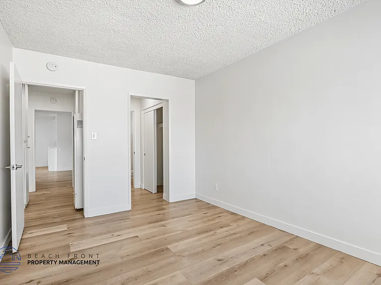 1458 Marine Ave — Photo 17
