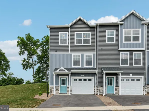 186 Highpoint Park Dr, Pleasant Gap, PA 16823