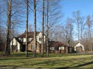 22 Windsor Dr, Greenville, PA 16125