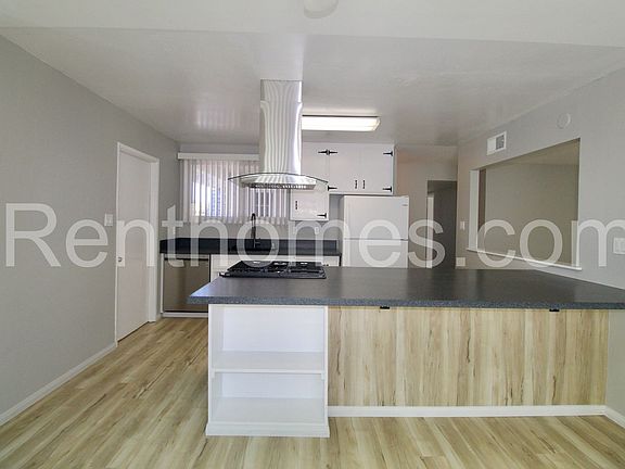 5th image of 4575 Mount Bigelow Dr
