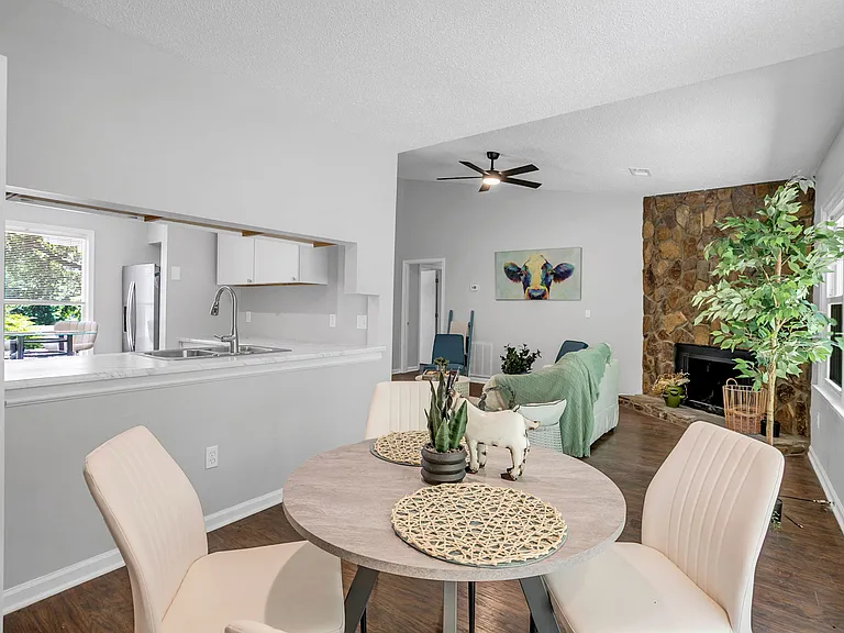 38 Shore Dr — Photo 2