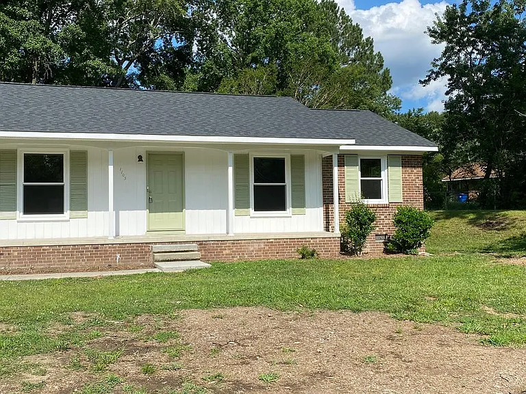 1105 Beverly Dr — Photo 1