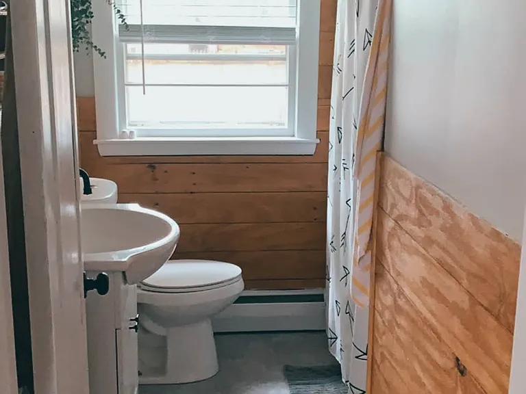 Upstairs bathroom