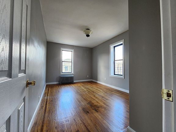 3rd image of 31 W Mosholu Pkwy N APT 6D