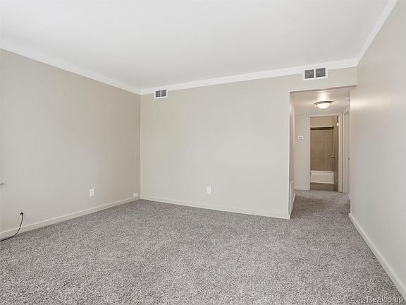 2nd image of 764 E Tennyson Ave