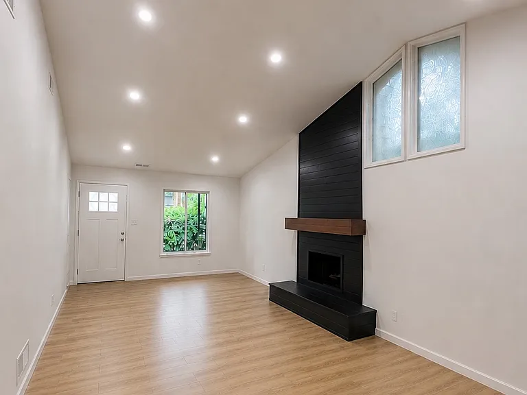 2112 Valley Oaks Dr SE #1 — Photo 4