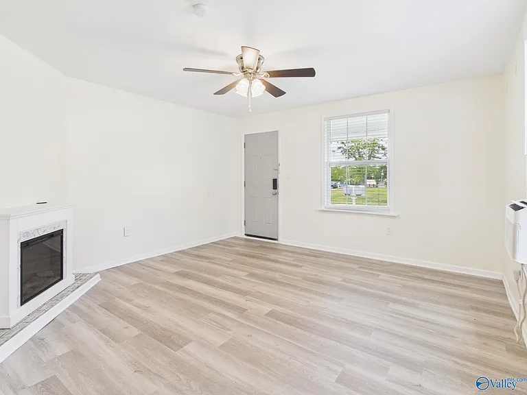 2106 Levert St NE — Photo 5