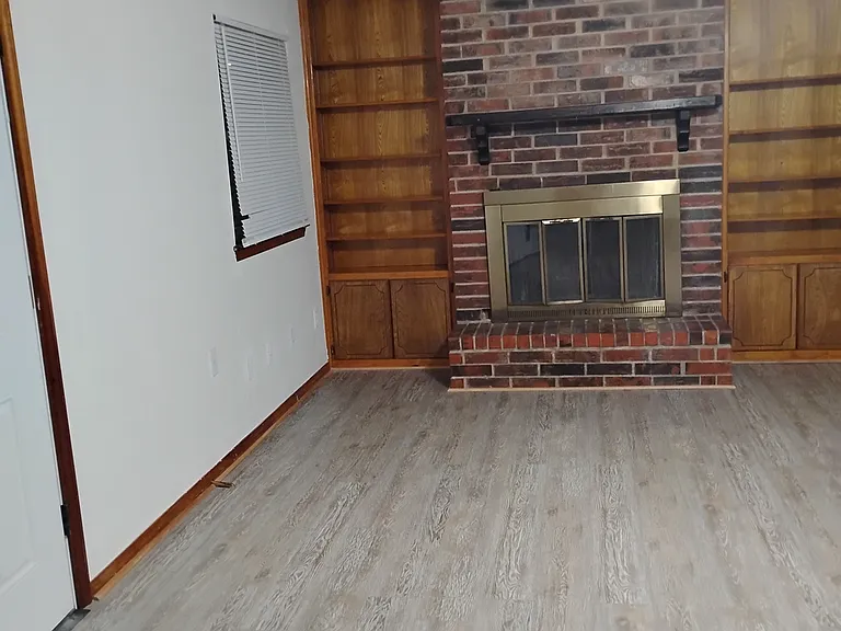 312 E Cedar Ln — Photo 29
