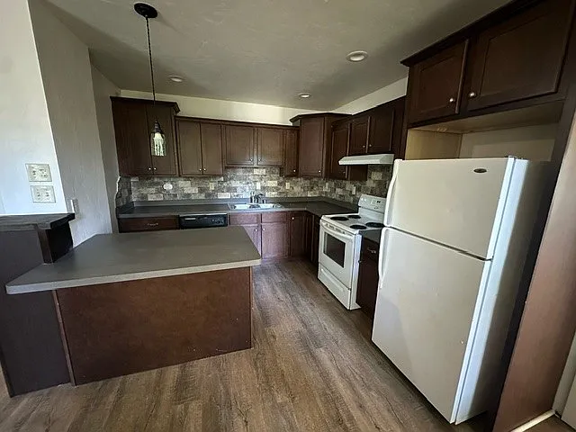5 bed, 1800 sqft, $1,950 — Photo 2