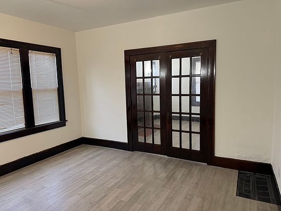 5th image of 1307 S Pasfield St