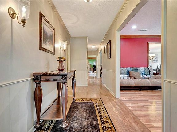 4th image of 2810 Colonial Dr