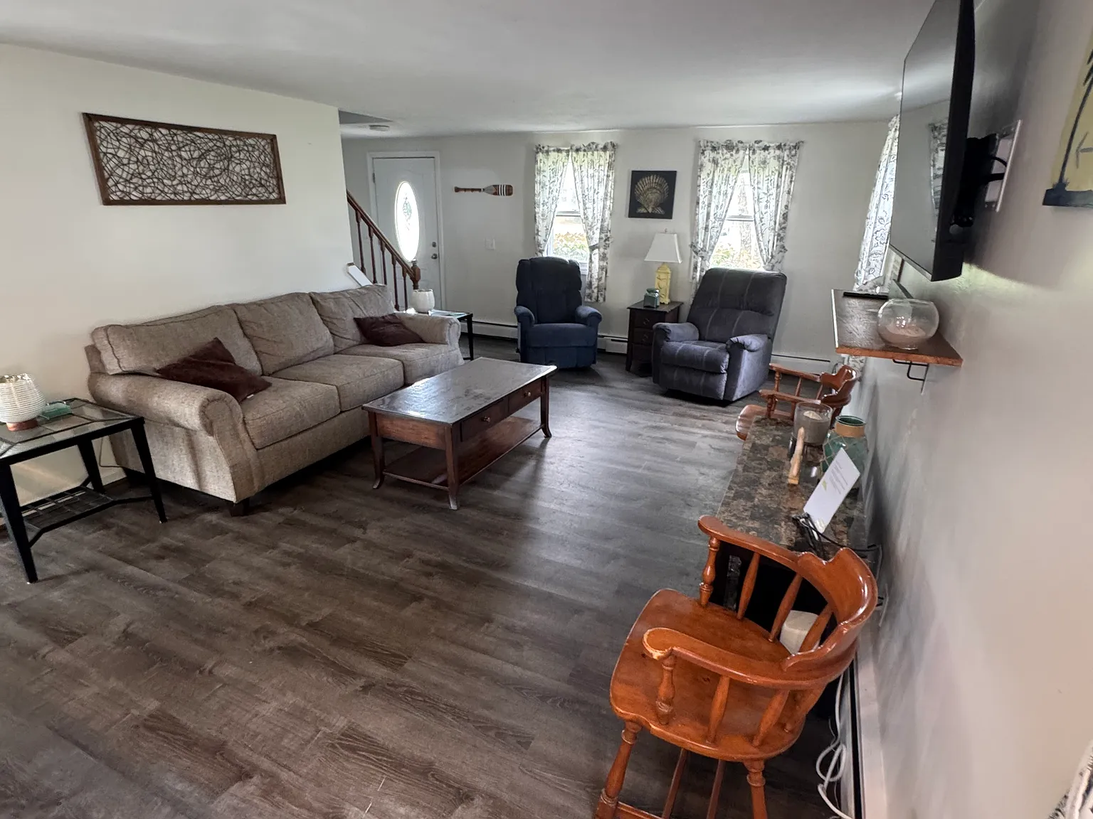 5 bed, 2.5 bath, 2194 sqft, $5,500 — Photo 2