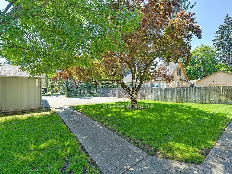 1611 E Montana Ave #C — Photo 49