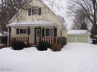 45 Fuller St, Saranac, MI 48881