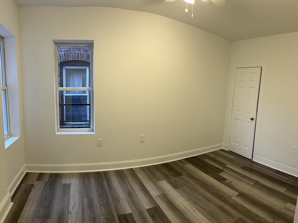 large 2nd bedroom. Ceiling fan in all bedrooms.