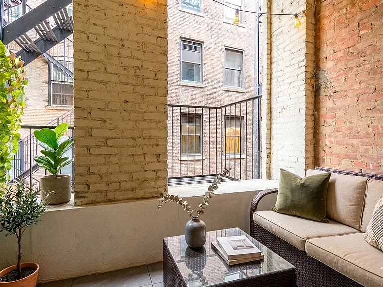 40 E 12th St #6B — Photo 4