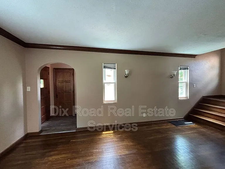 1927 Burroughs Dr — Photo 8