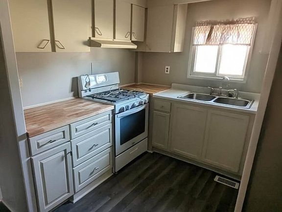 3rd image of 709 6th St
