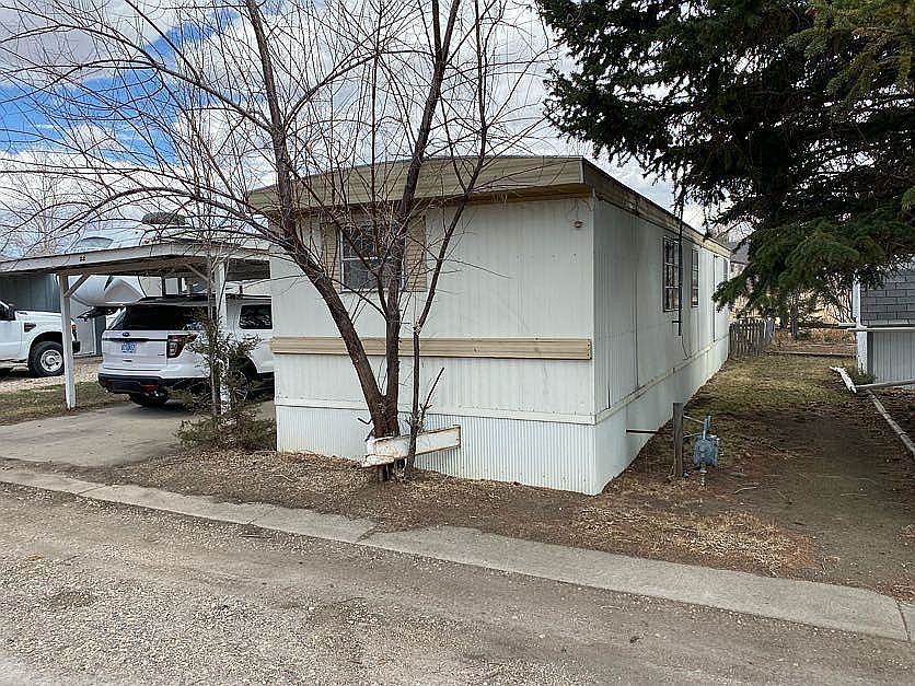 2nd image of 221 W Douglas Rd