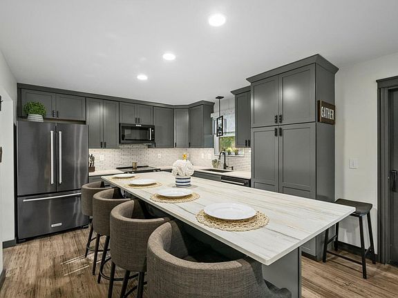 5th image of 532 Zion Dr