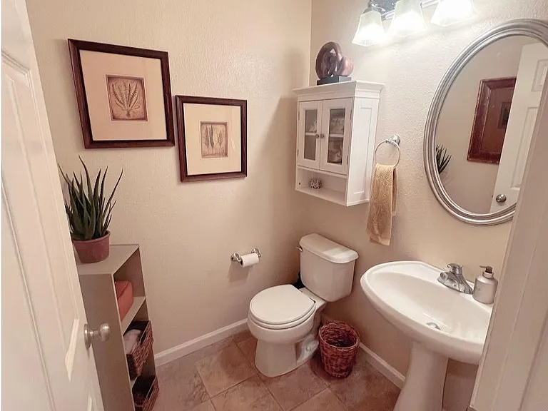 4 Flora Ln — Photo 10