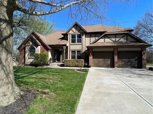 2320 W 162nd Ter, Stilwell, KS 66085