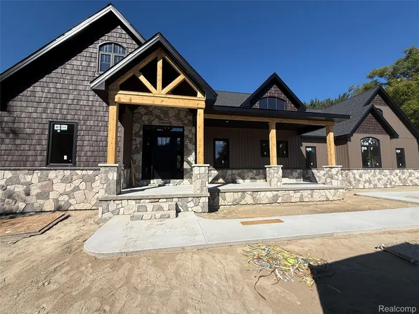 3855 Conifer Ct, Fort Gratiot, MI 48059