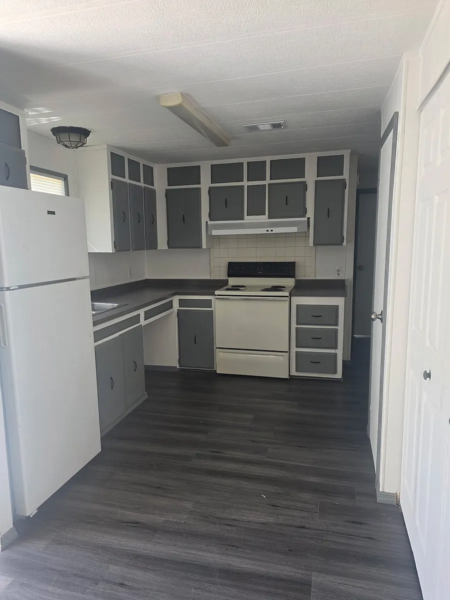 Building Photo - 412 Skywood Dr #7