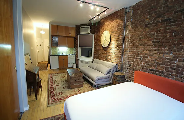 Rented by Julianna Realty Corp | media 3