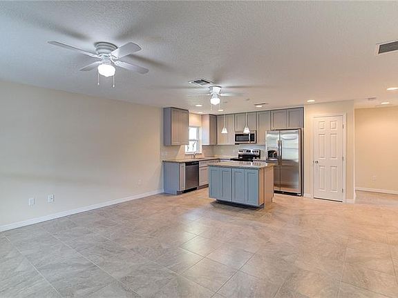 4th image of 4088 Chestnut Ave