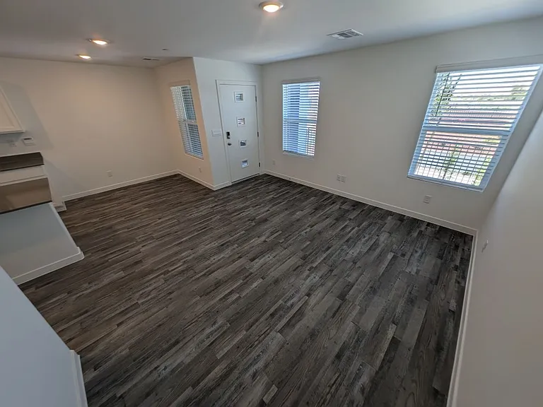 484 Golden Myna Ave — Photo 6