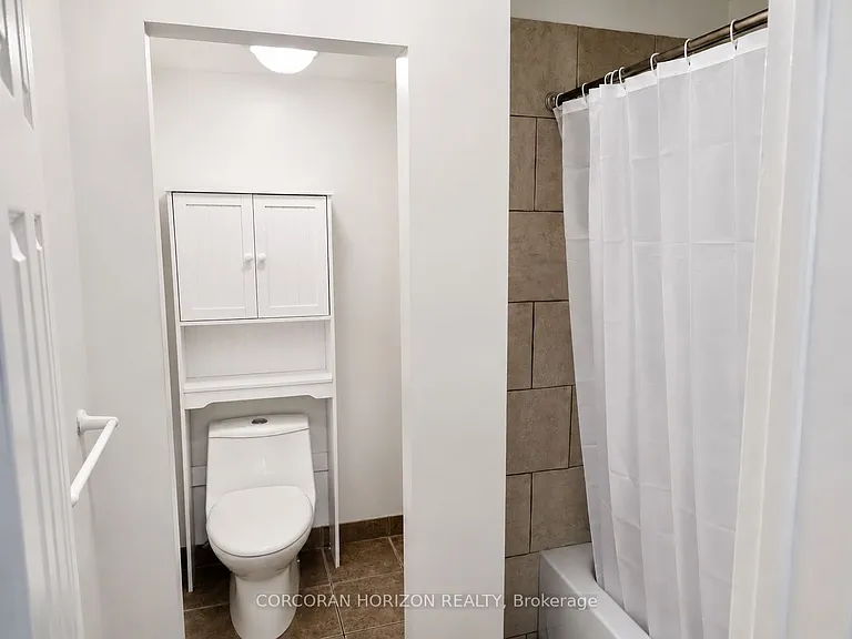 20407 Leslie St — Photo 24